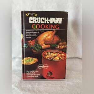 Crock-Pot Cooking cookbook by Marilyn Neill vintage 1975 edition by Golden Press